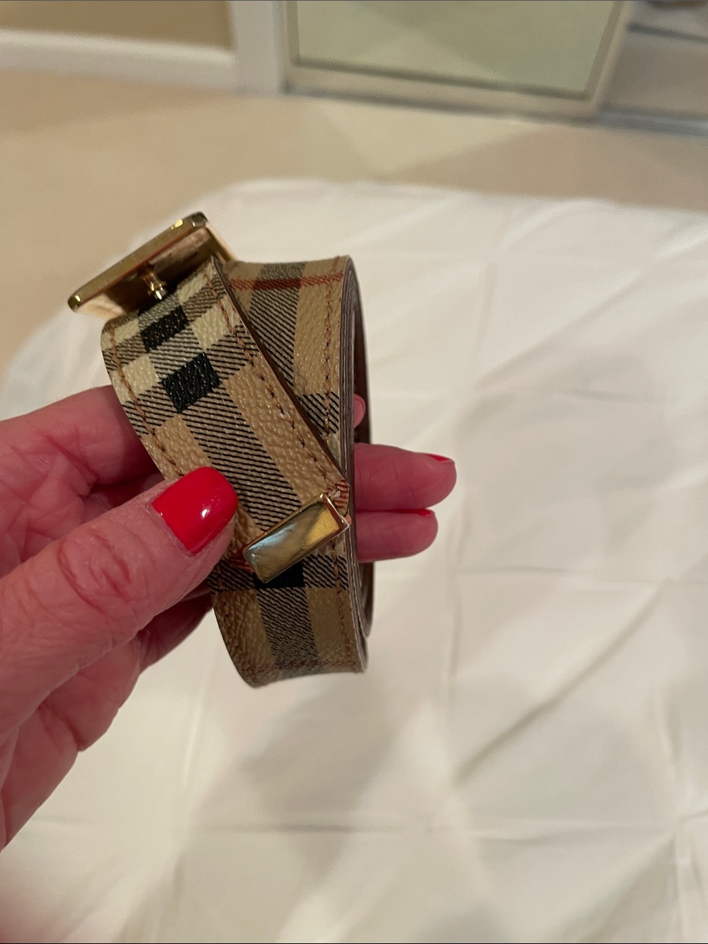 Authentic Burberry Gold Buckle Plaid Belt in Beige and Black. Size 85 - Picture 3 of 5
